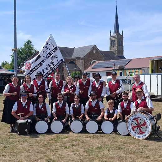 Aujourd'hui le bagad était à la fête de la moisson à Muël, merci au comité des fêtes pour leur accueil.
Petite pause estivale pour le bagad. Retrouvez nous le 29 août au comice agricole d'Ifendic et le 30 août à la Saint Fiacre de Lanrelas.
Bonne vacances à tous !